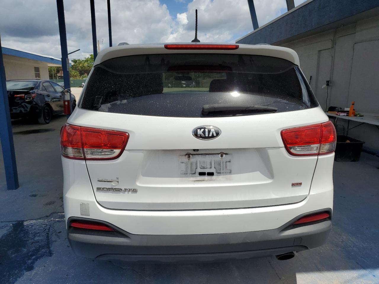 2017 Kia Sorento Lx - Image 6