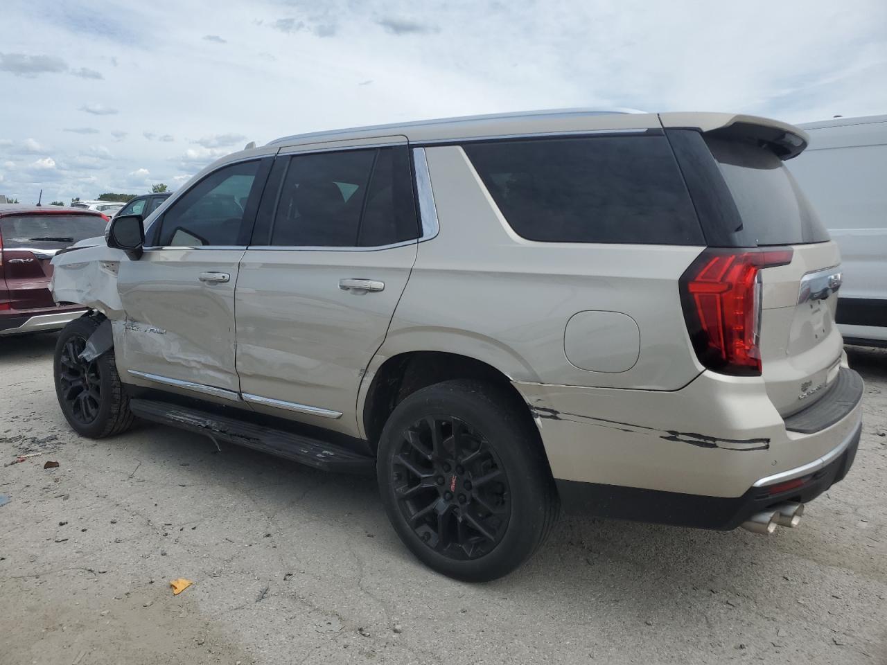 2022 GMC Yukon Denali - Фото 2