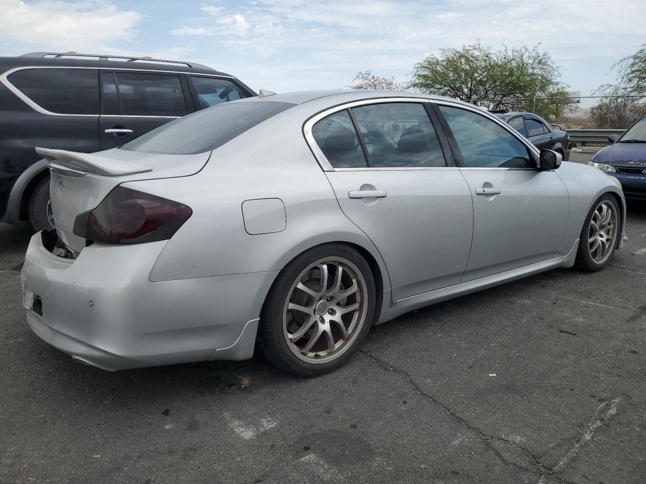 2011 Infiniti G37 Base - Фото 3