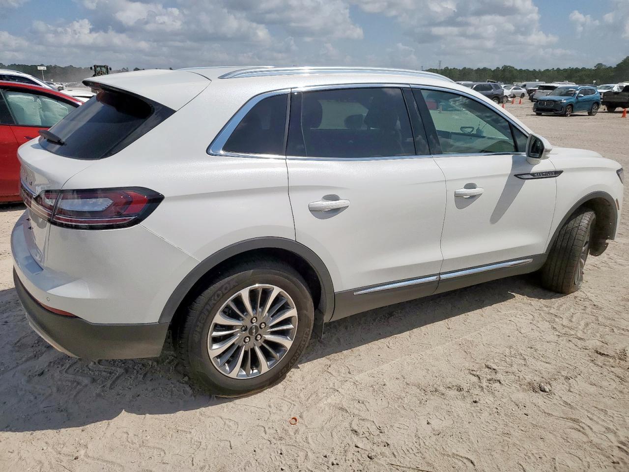 2023 Lincoln Nautilus - Image 3