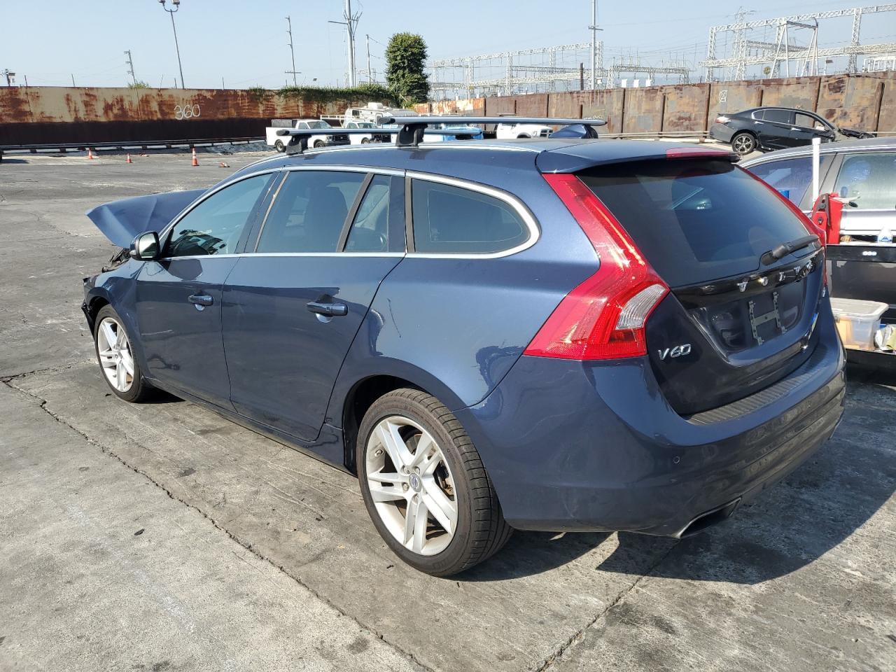 2015 Volvo V60 Premier - Image 2