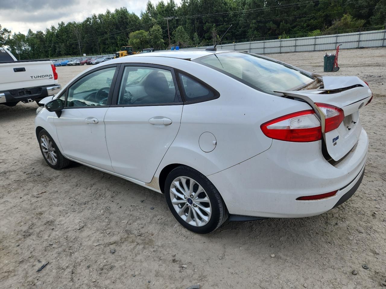 2014 Ford Fiesta Se - Фото 2