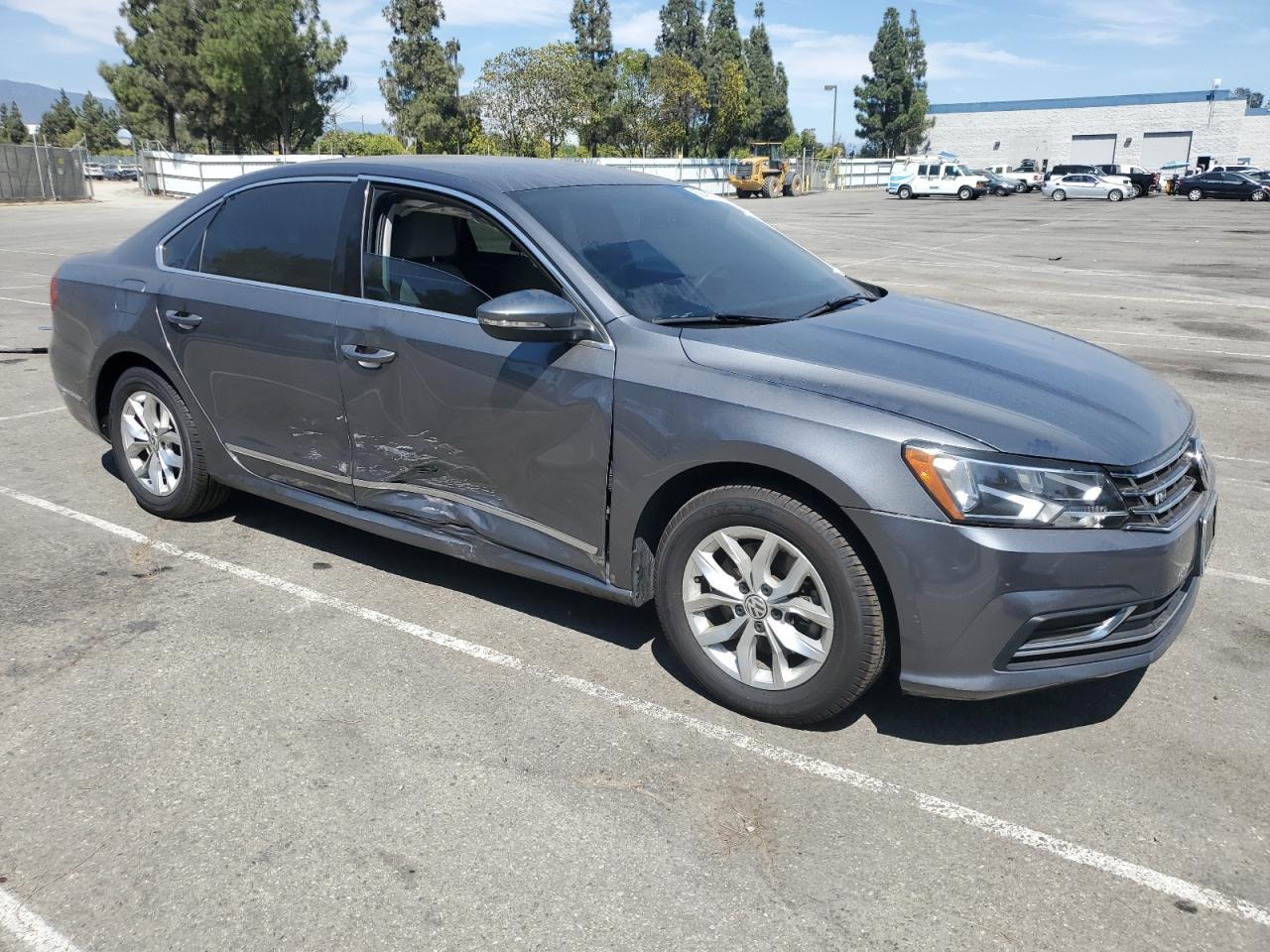 2016 Volkswagen Passat S - Фото 4