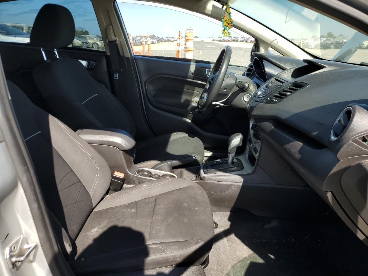 2014 Ford Fiesta Se - Фото 7