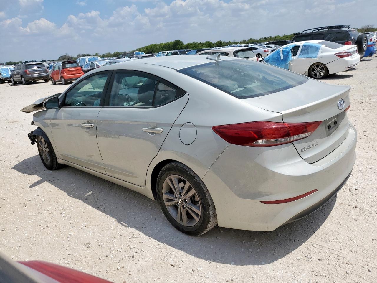 2018 Hyundai Elantra Sel - Фото 2