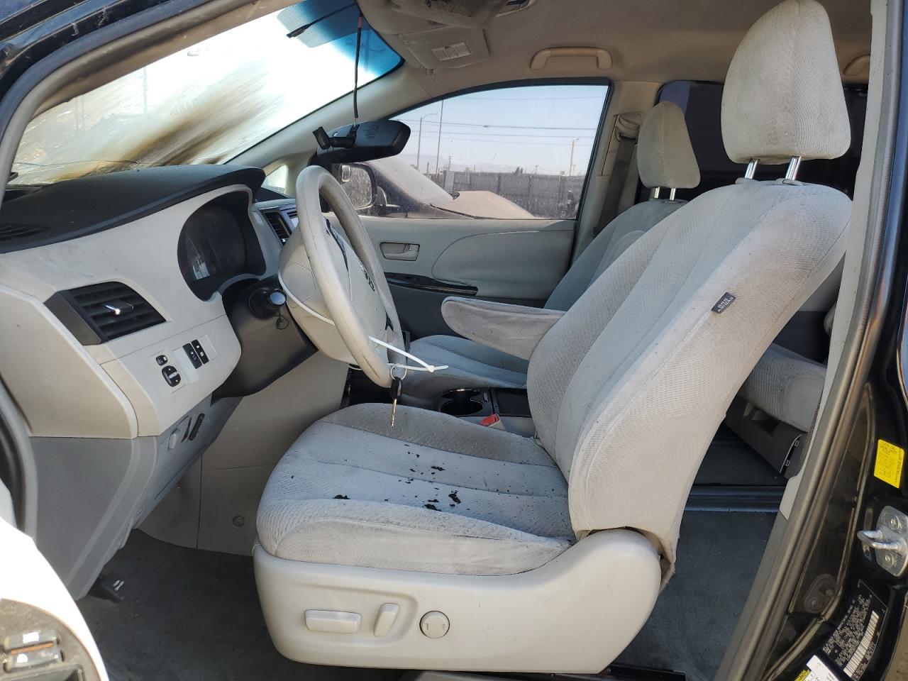 2011 Toyota Sienna Le - Image 7