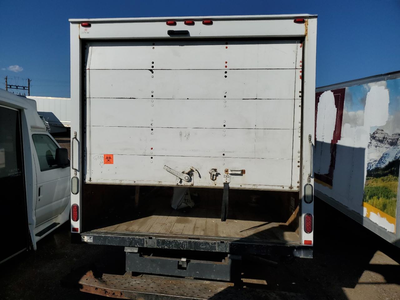 2017 Ford Econoline E350 Super Duty Cutaway Van - Фото 6