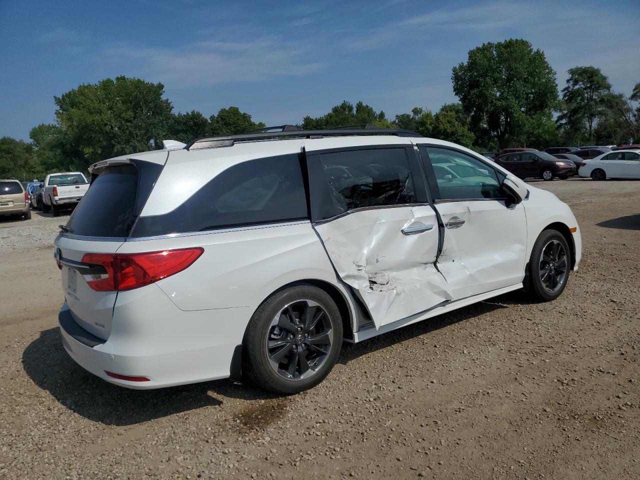 2023 Honda Odyssey Elite - Image 3