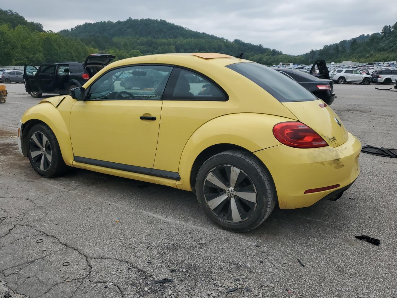 2015 Volkswagen Beetle 1.8T - Image 2