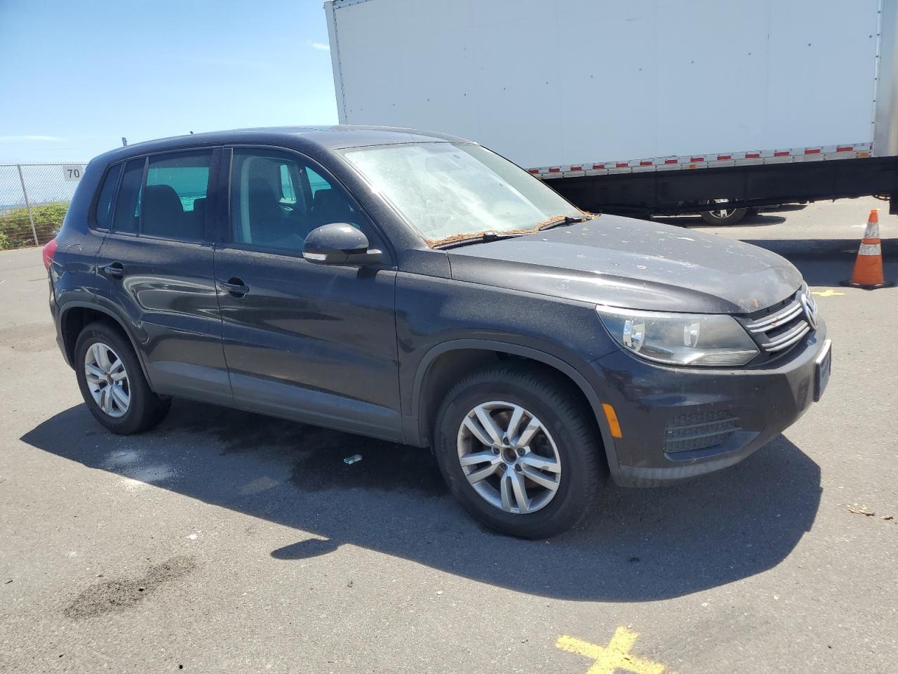2013 Volkswagen Tiguan S - Image 4