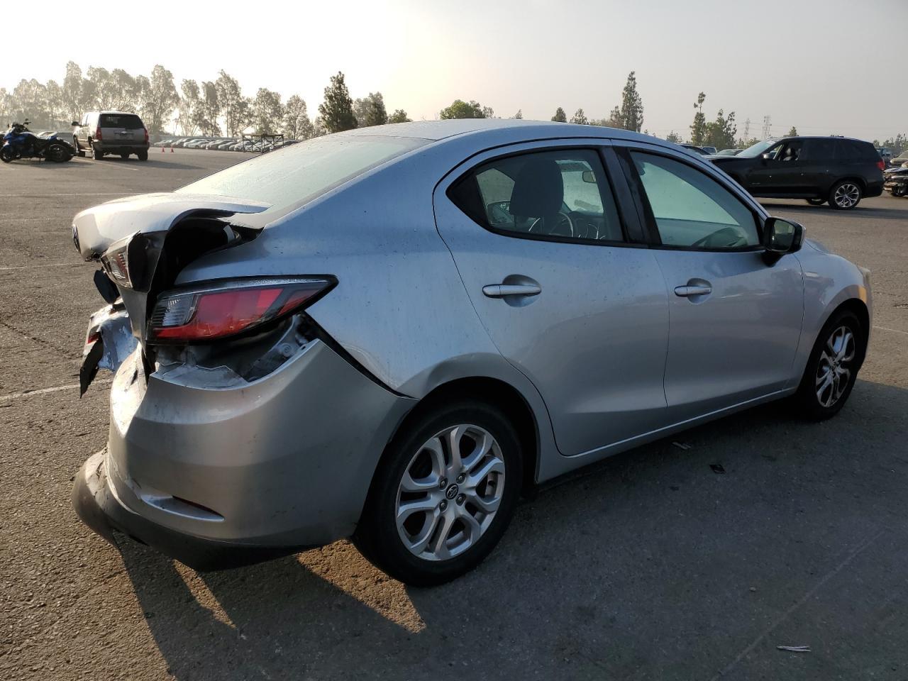 2017 Toyota Yaris Ia - Фото 3