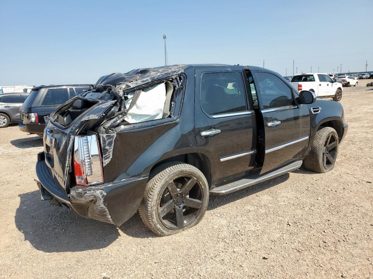 2012 Cadillac Escalade Luxury - Image 3