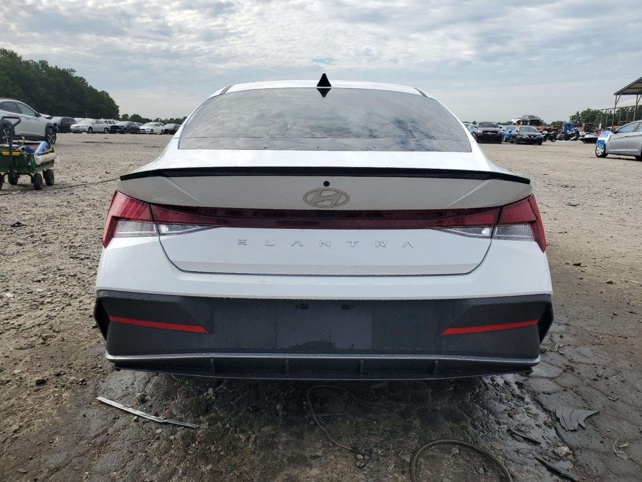 2025 Hyundai Elantra Sel Sport - Image 6