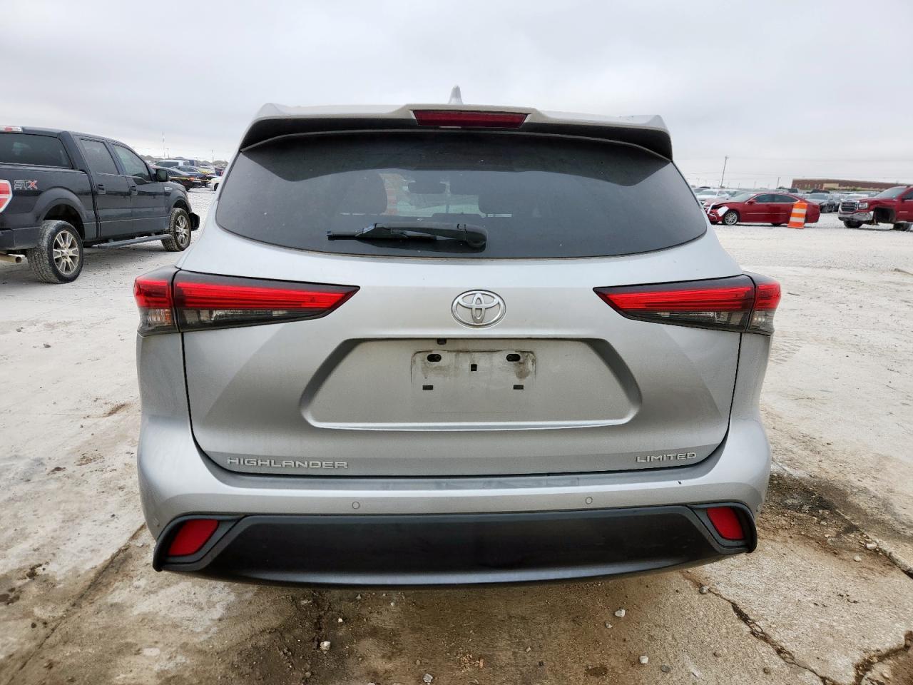 2020 Toyota Highlander Limited - Image 6