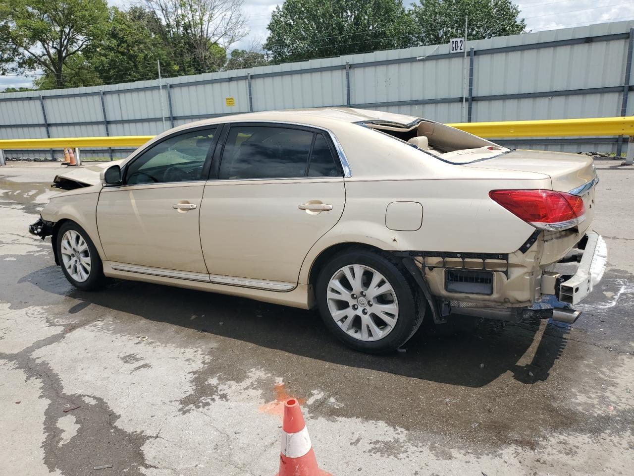 2011 Toyota Avalon Base - Фото 2