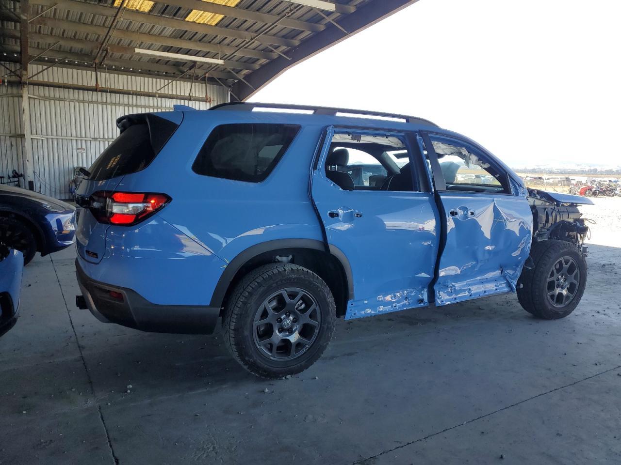2024 Honda Pilot Trailsport - Image 3