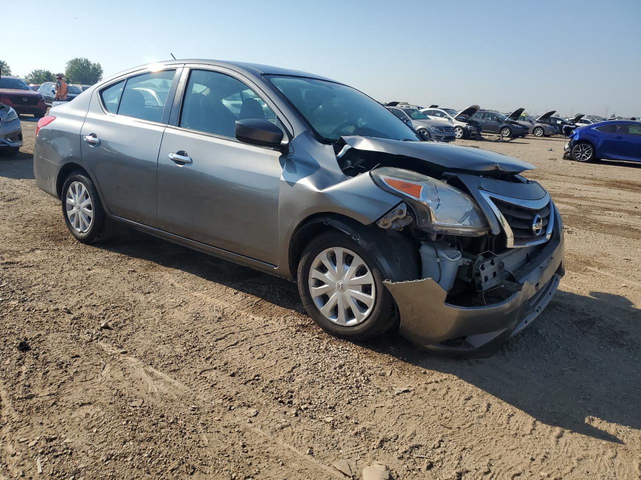 2017 Nissan Versa S - Фото 4