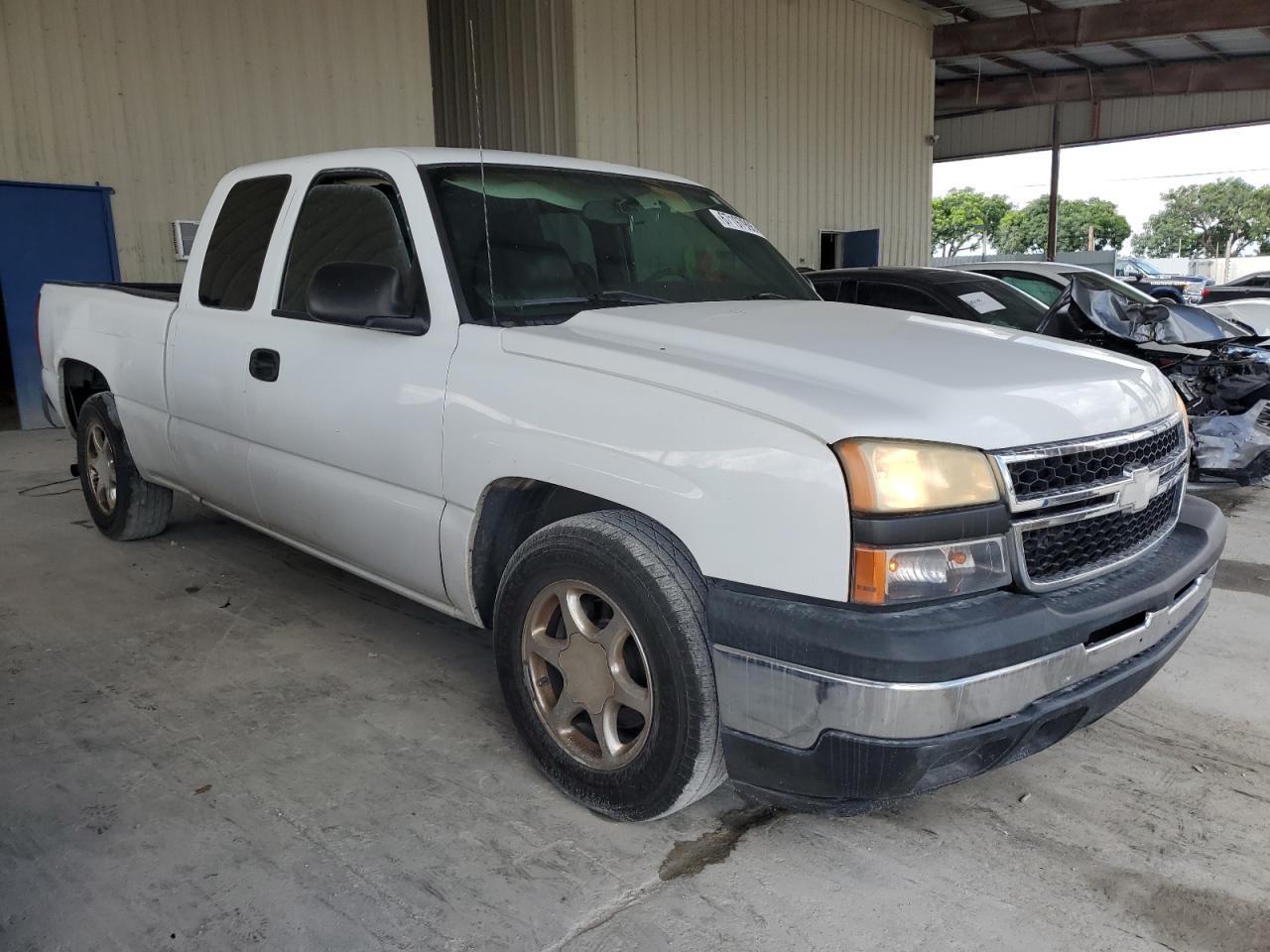 2006 Chevrolet Silverado C1500 - Image 4