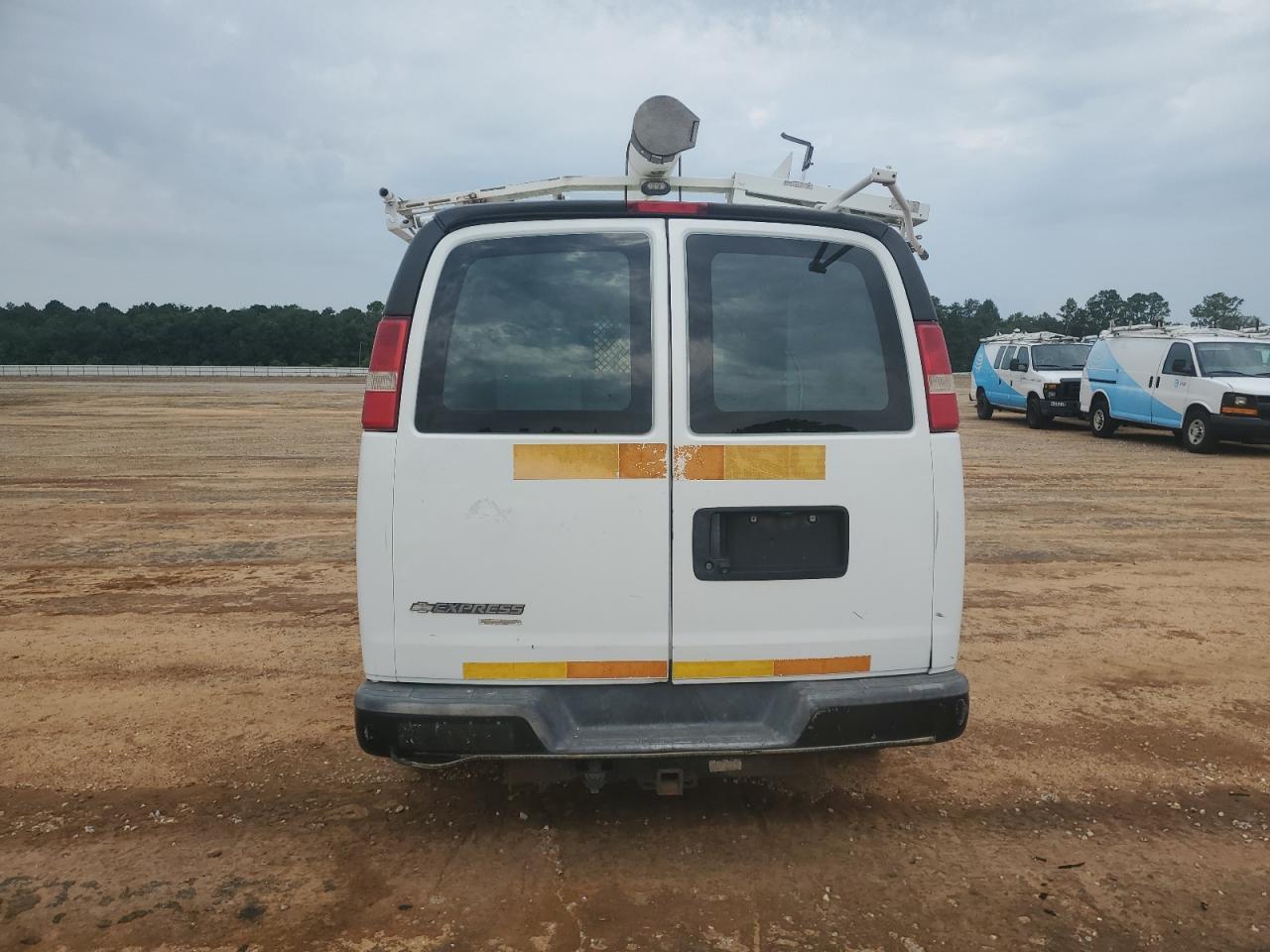 2013 Chevrolet Express G2500 - Image 6