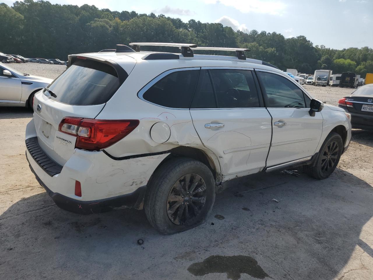 2017 Subaru Outback Touring - Image 3