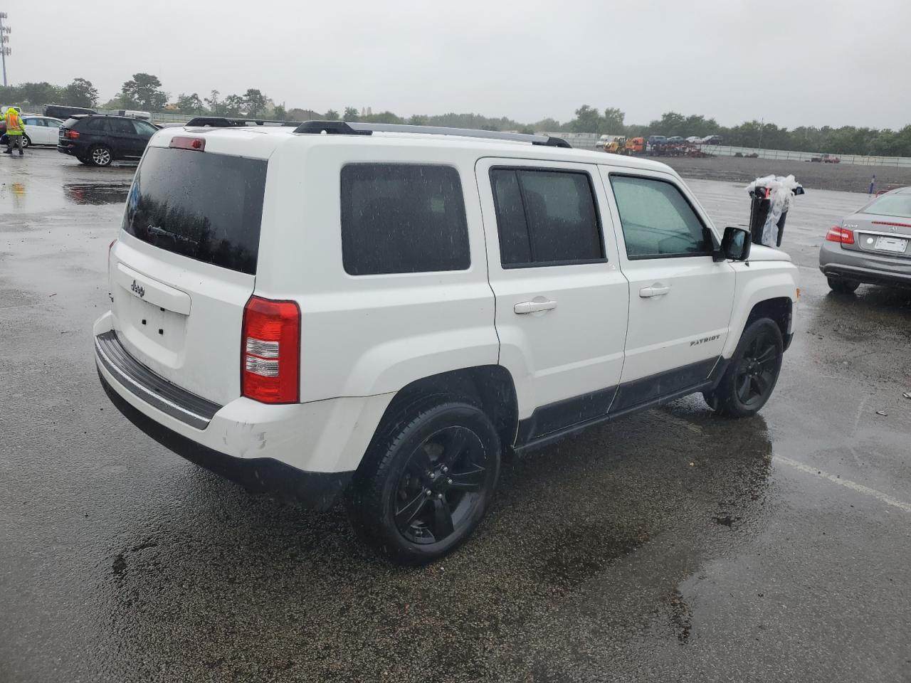 2012 Jeep Patriot Latitude - Фото 3