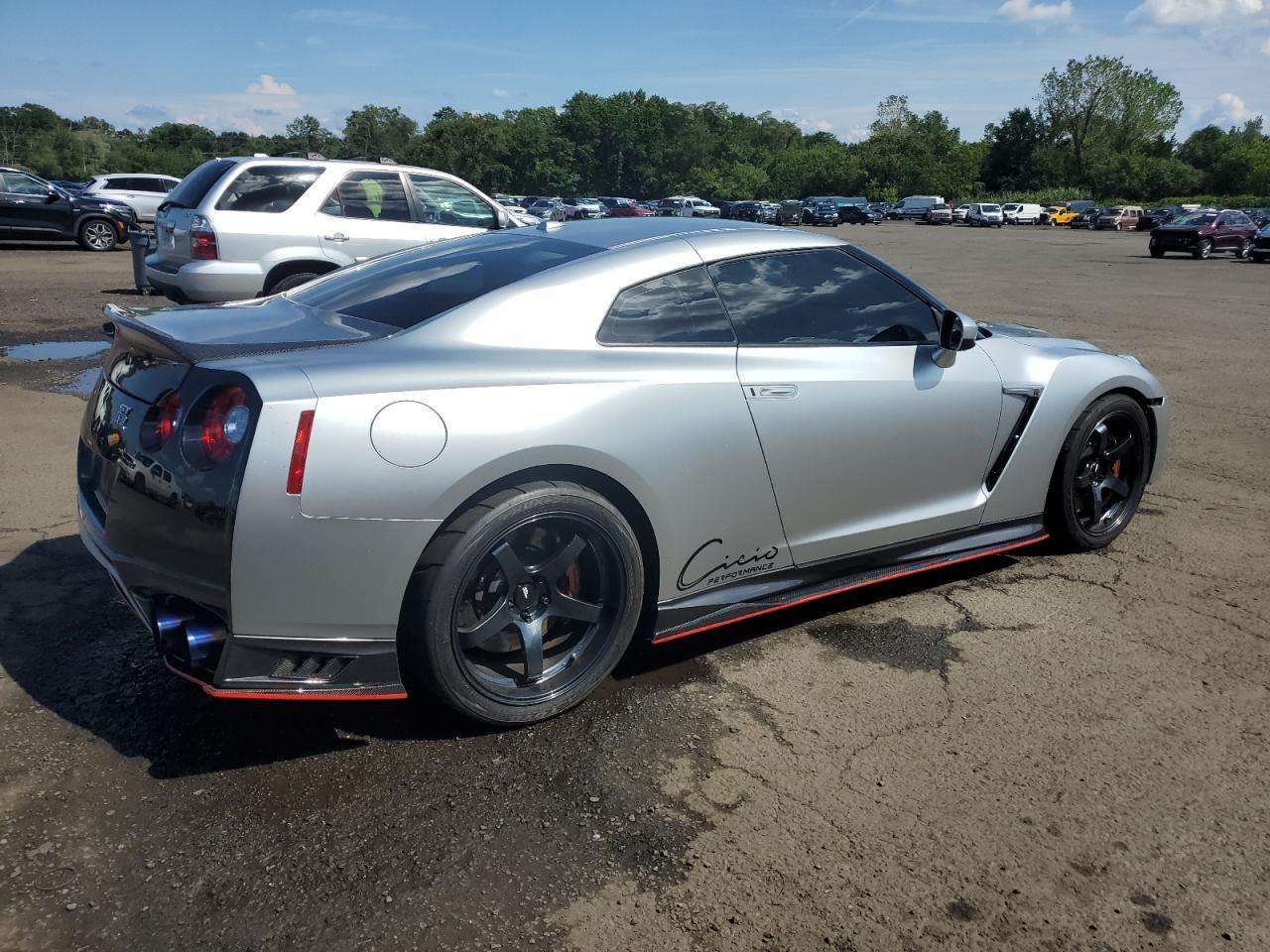 2017 Nissan Gt-R Premium - Image 3