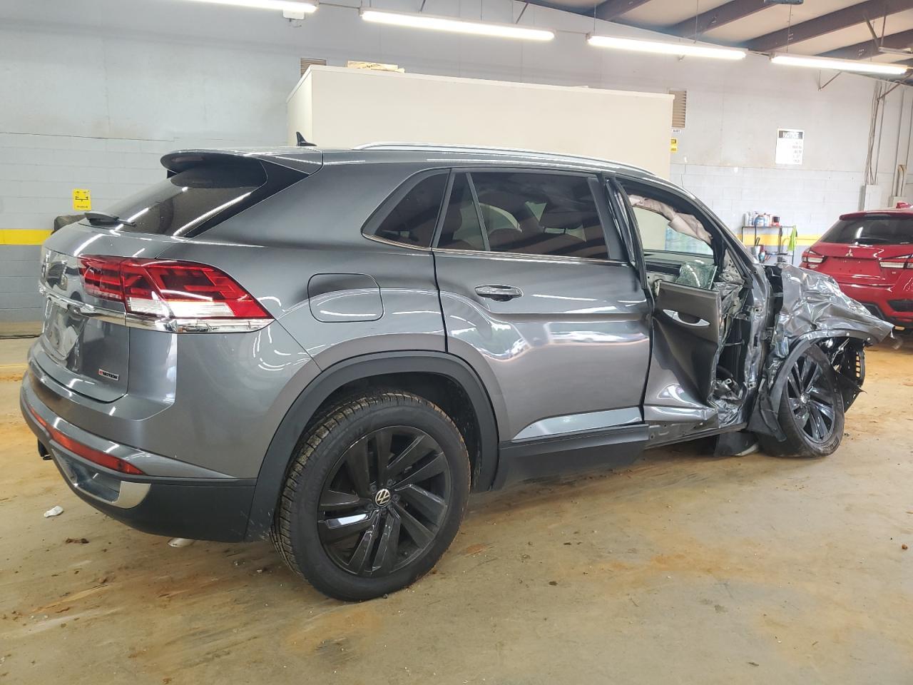 2022 Volkswagen Atlas Cross Sport Se - Фото 3