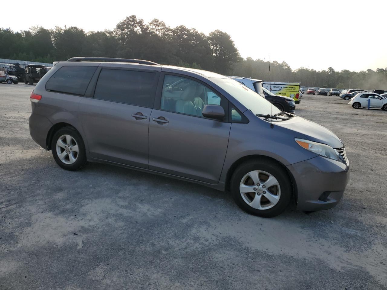 2014 Toyota Sienna Le - Фото 4