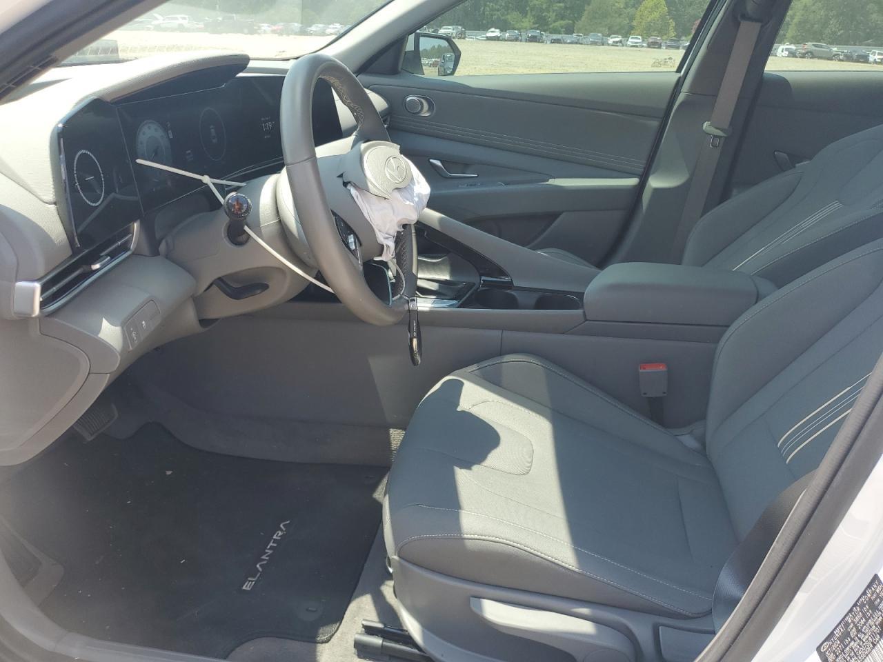 2025 Hyundai Elantra Sel - Фото 7