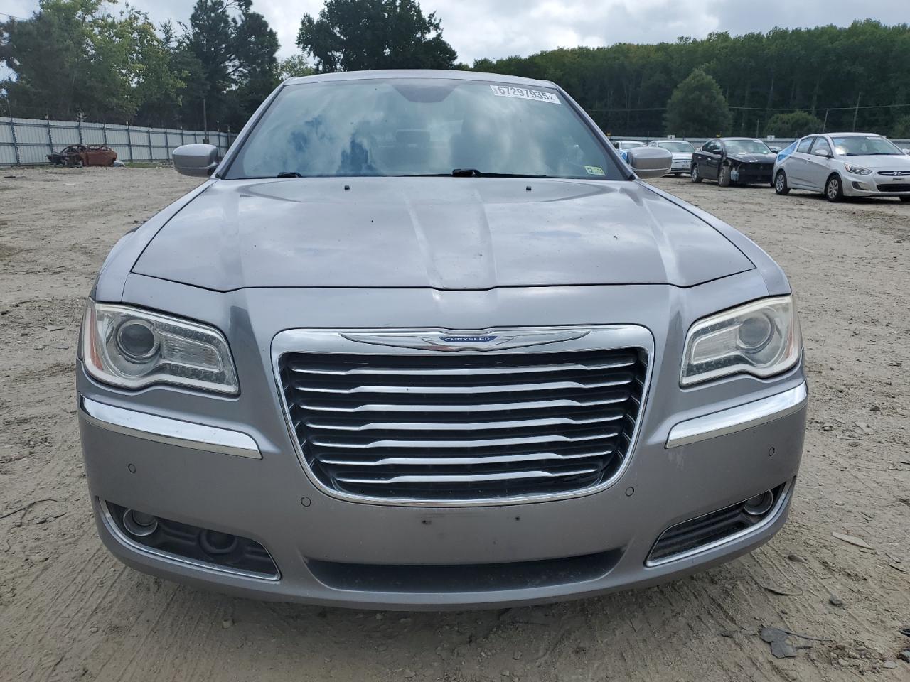2014 Chrysler 300 - Image 5