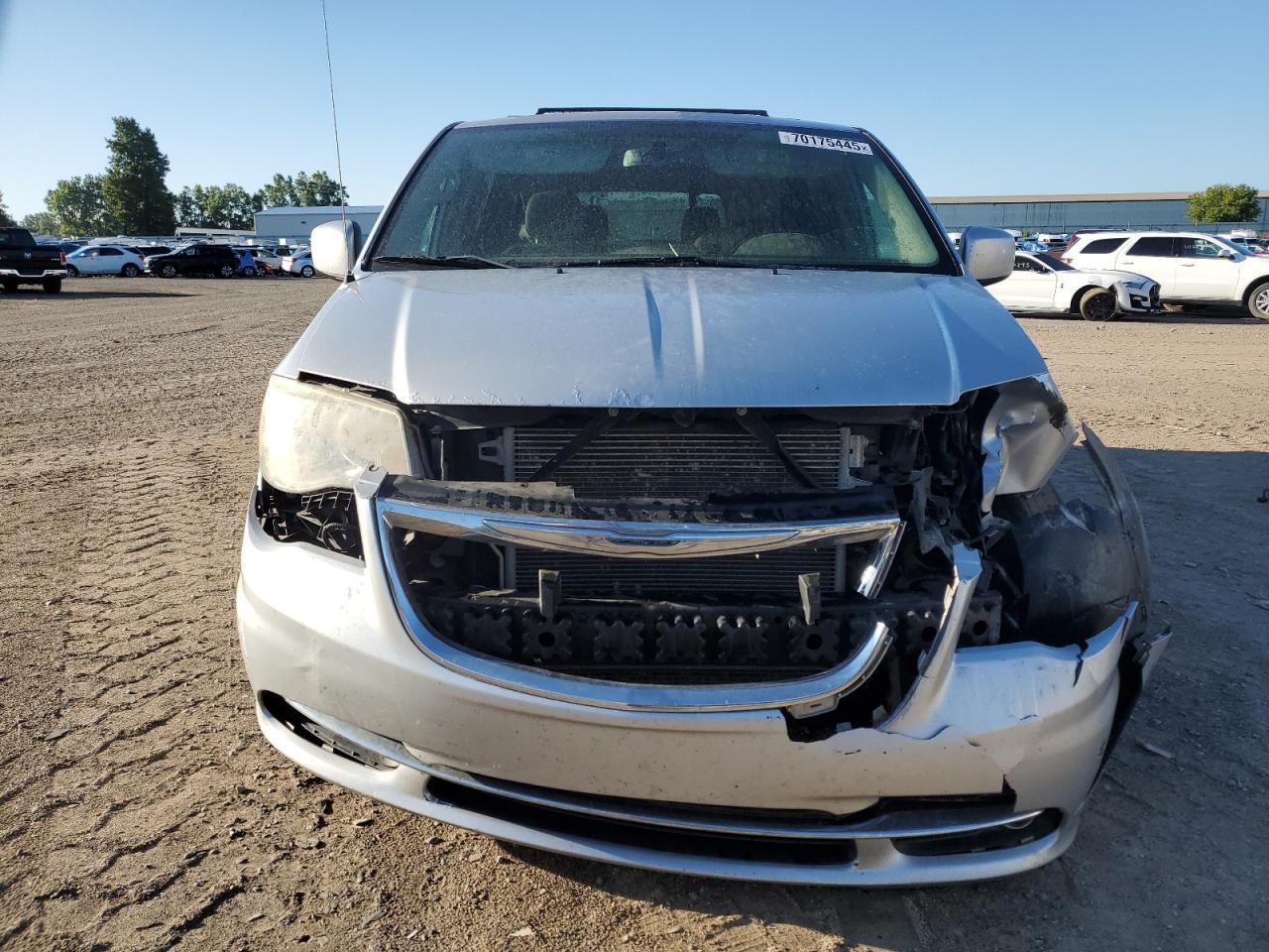 2012 Chrysler Town & Country Touring - Фото 5