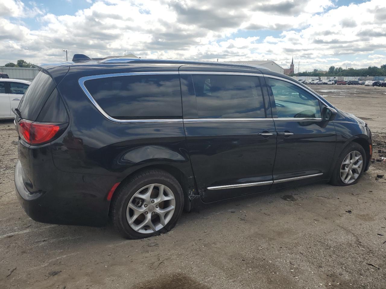 2017 Chrysler Pacifica Touring L Plus - Фото 3