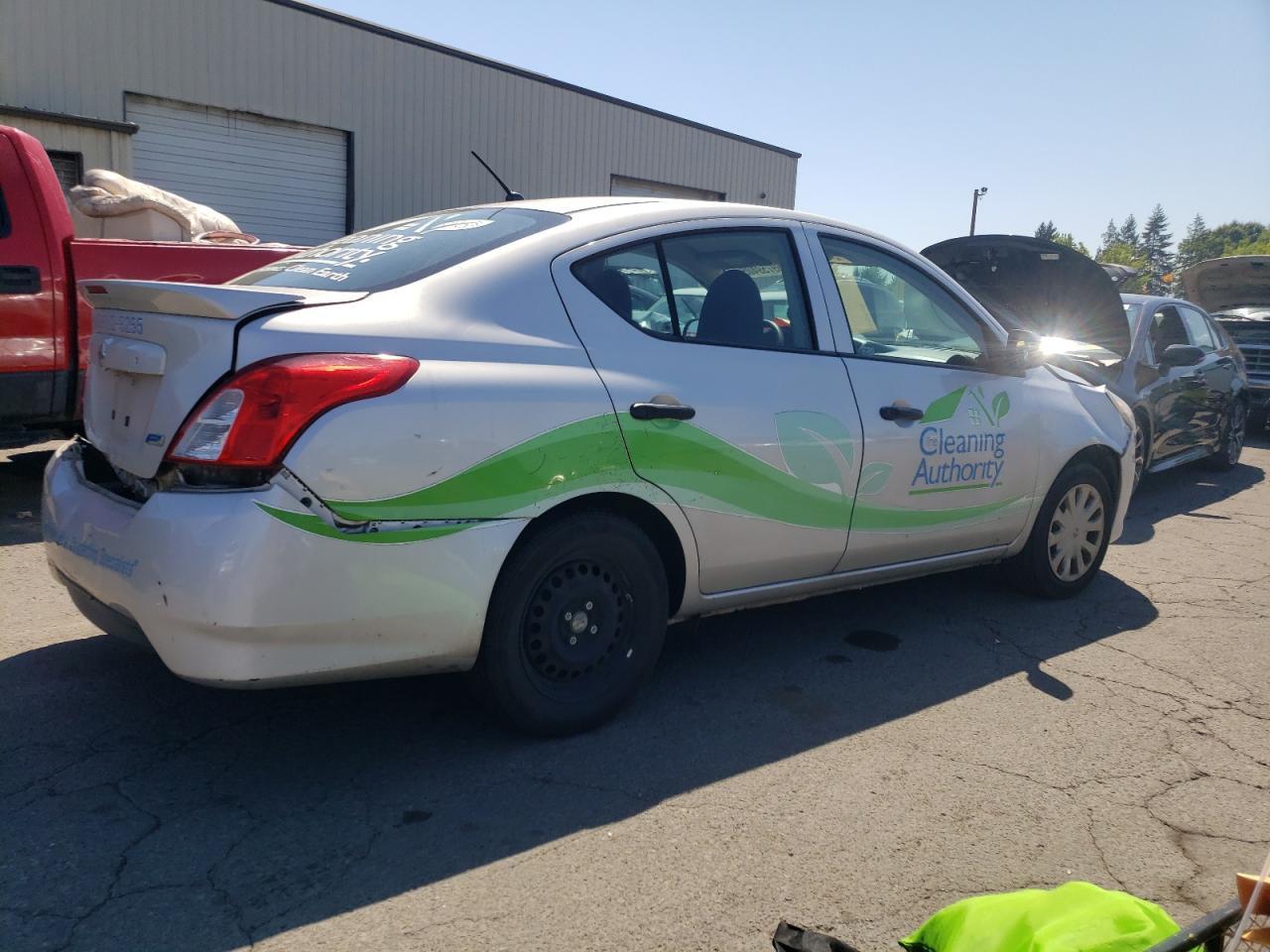 2015 Nissan Versa S - Image 3