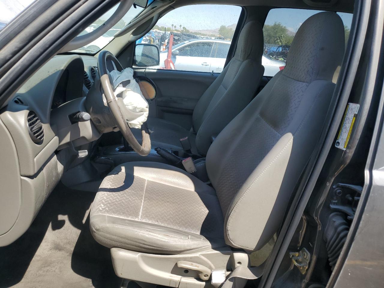 2005 Jeep Liberty Renegade - Фото 7