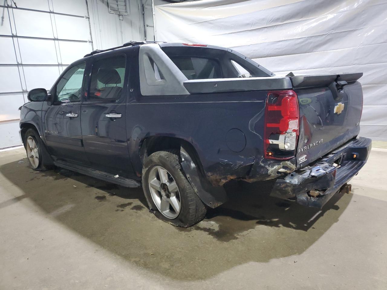 2012 Chevrolet Avalanche Lt - Image 2