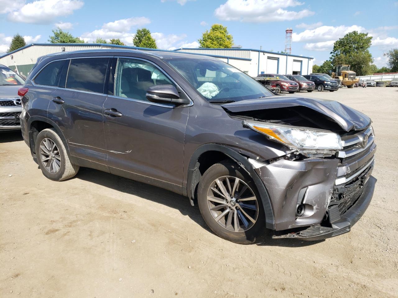 2019 Toyota Highlander Se - Image 4