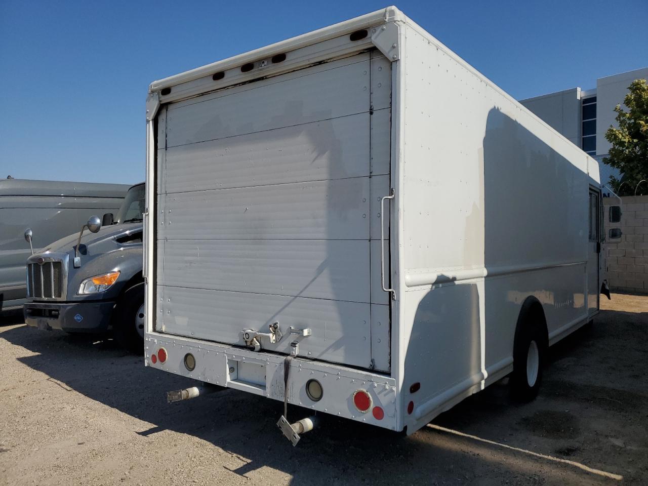 2010 Ford Econoline E450 Super Duty Commercial Stripped Chassis - Фото 3