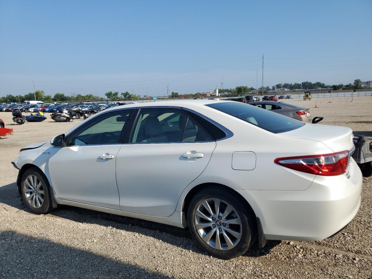 2015 Toyota Camry Hybrid - Image 2