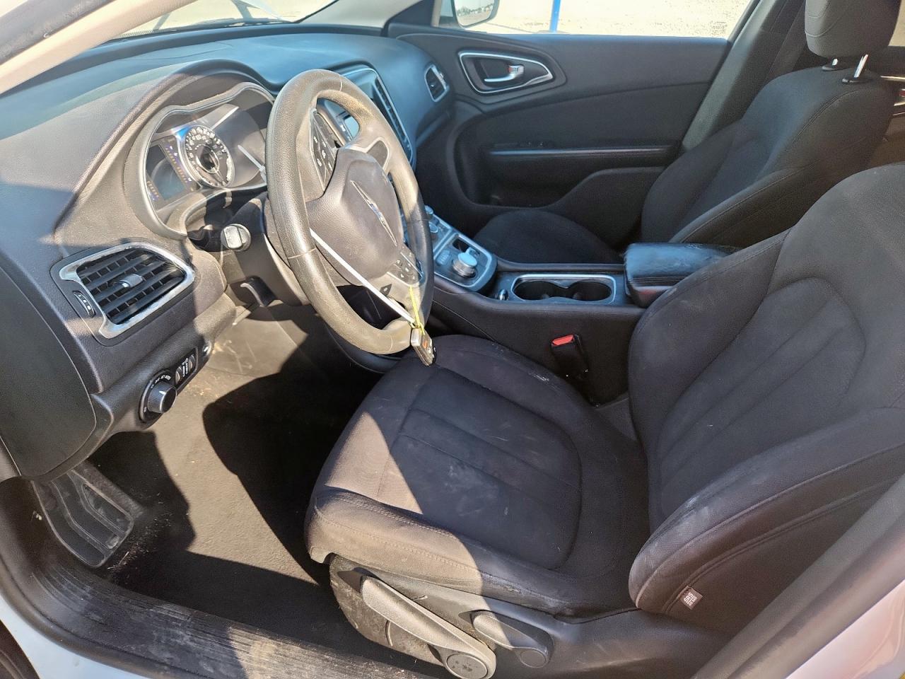 2015 Chrysler 200 Limited - Image 7