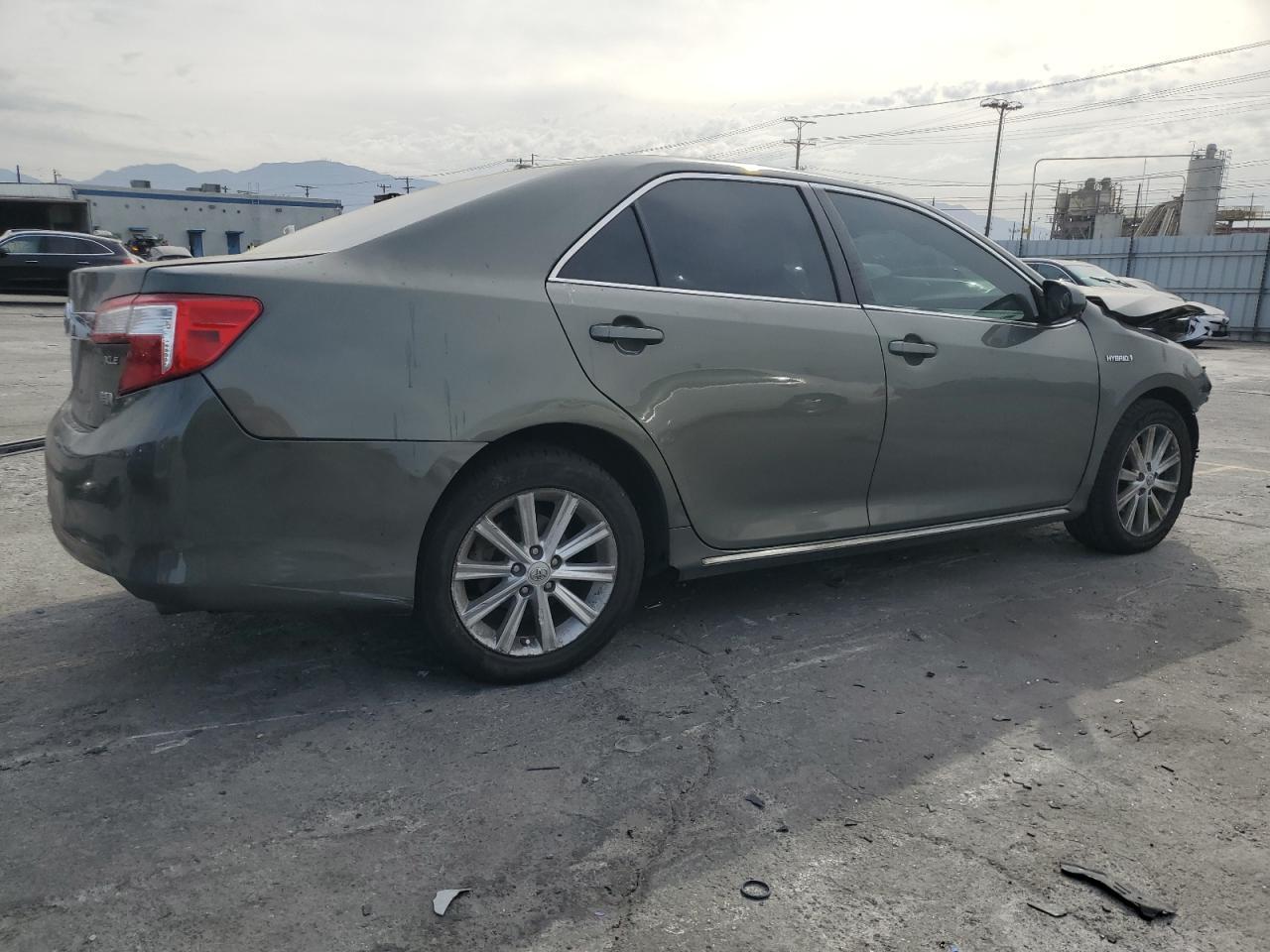 2013 Toyota Camry Hybrid - Image 3