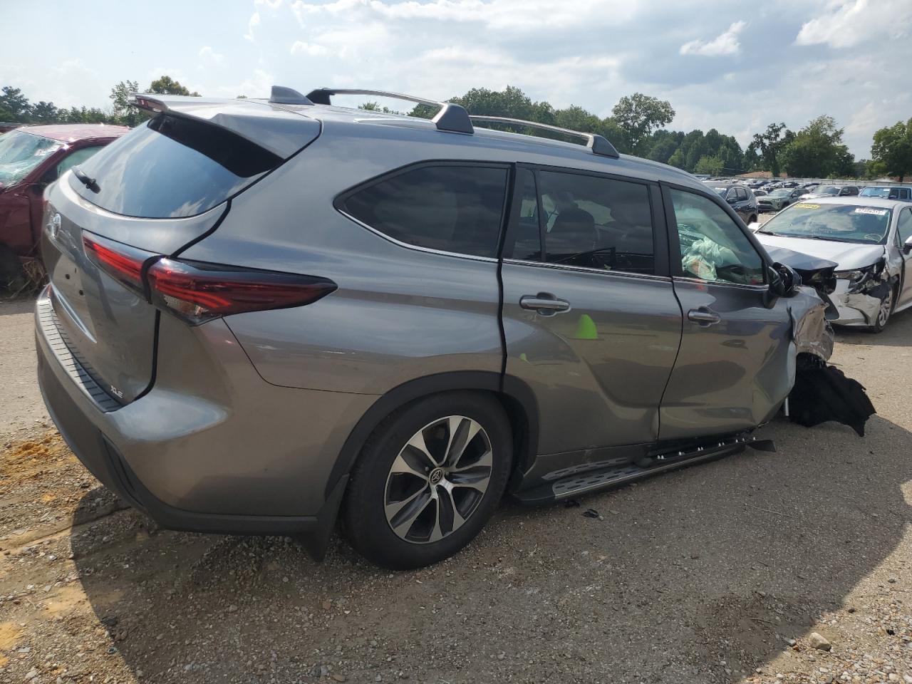 2025 Toyota Highlander Le - Image 3