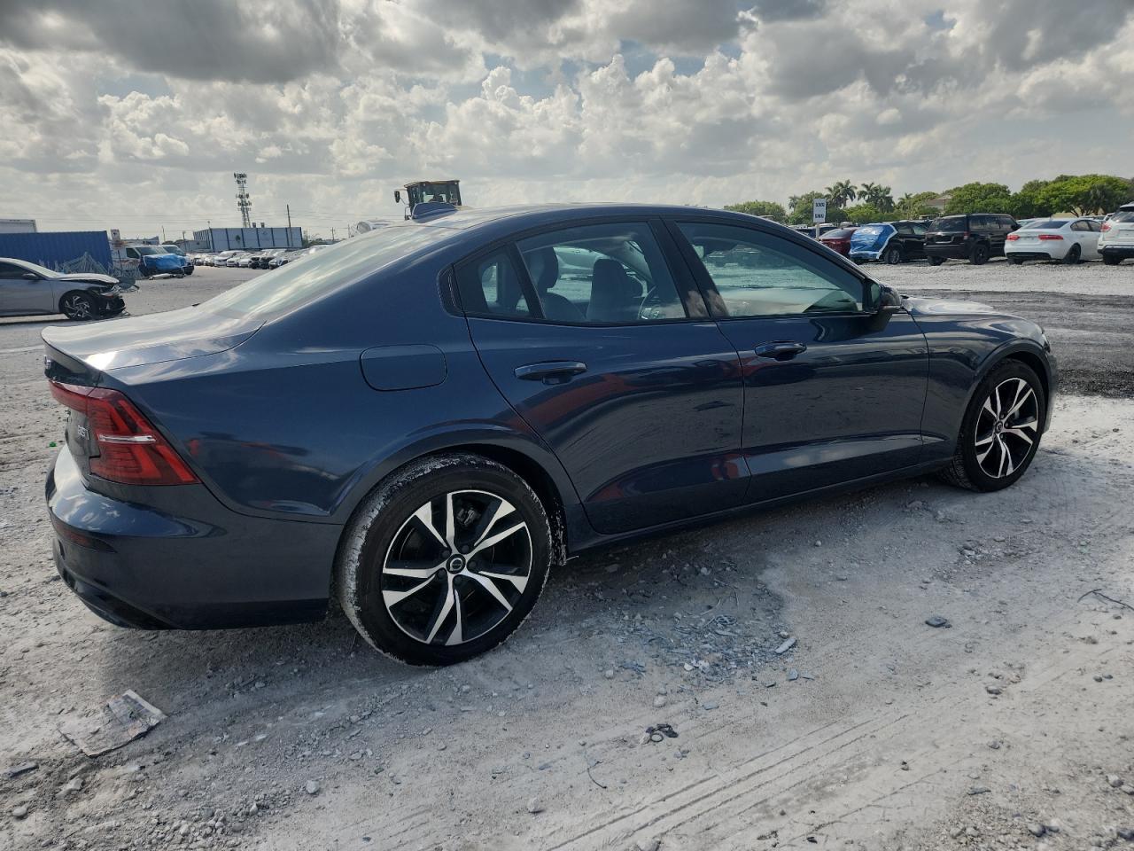 2024 Volvo S60 Core - Фото 3