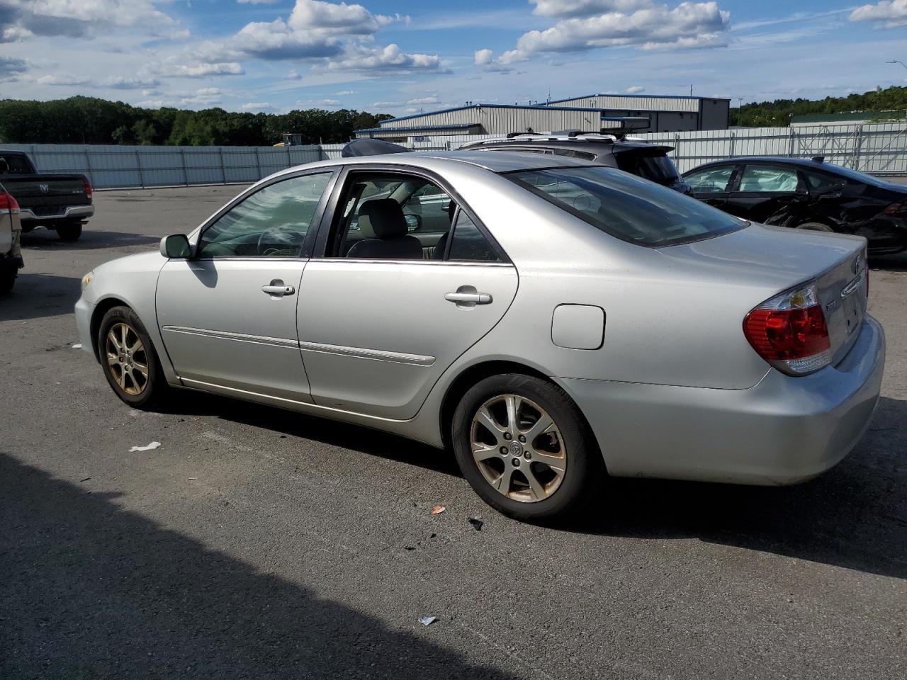 2005 Toyota Camry Le - Image 2