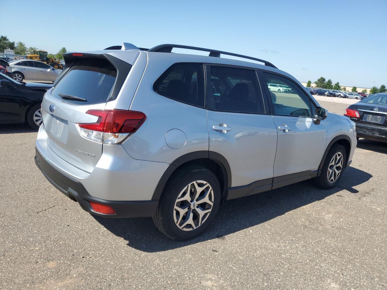 2019 Subaru Forester Premium - Image 3