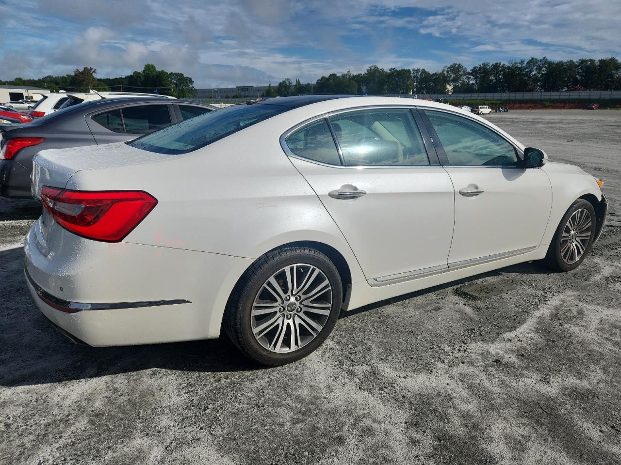 2014 Kia Cadenza Premium - Image 3
