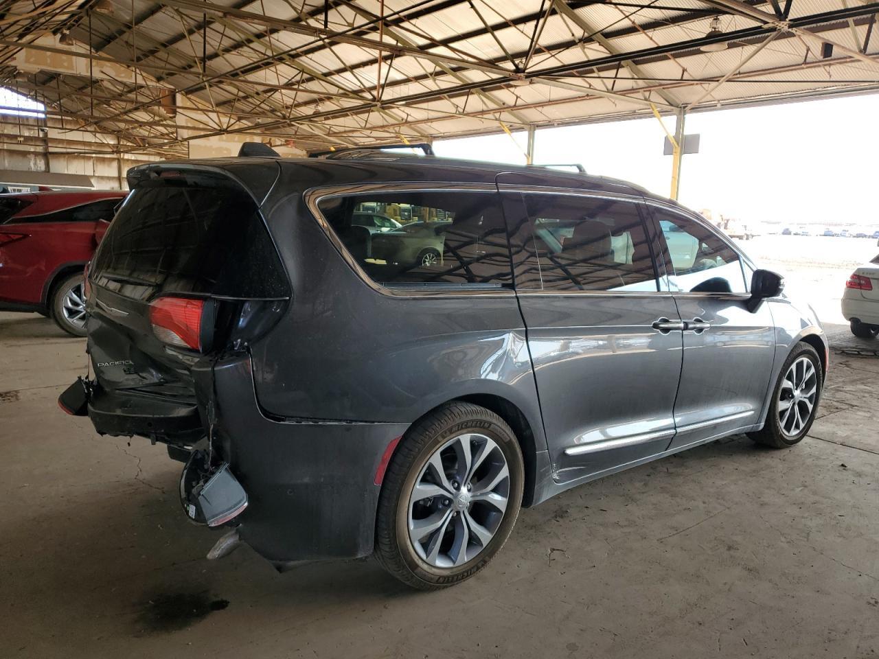 2020 Chrysler Pacifica Limited - Image 3