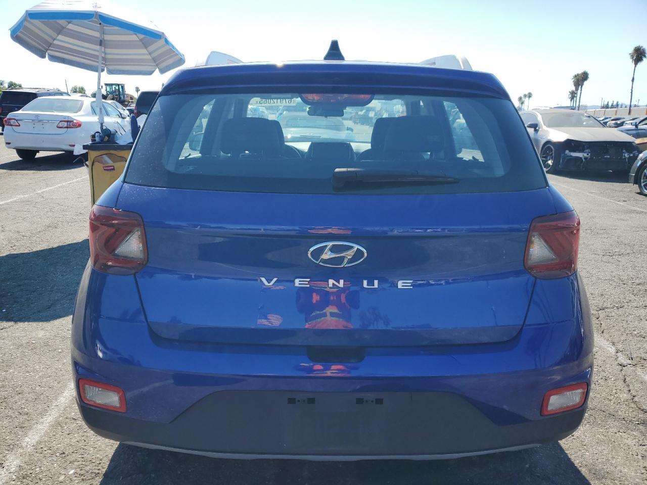 2022 Hyundai Venue Sel - Image 6