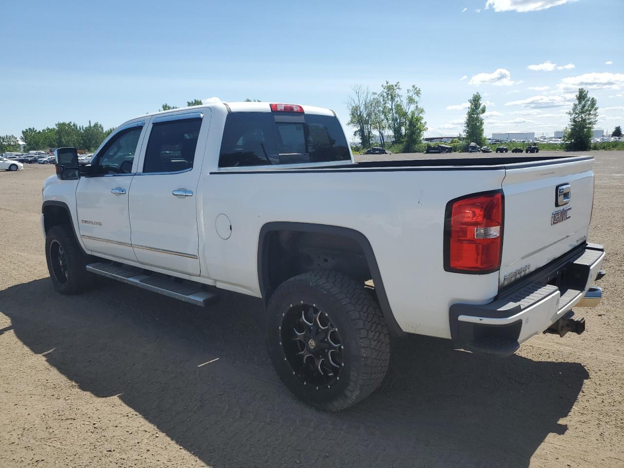 2015 GMC Sierra K2500 Denali - Image 2