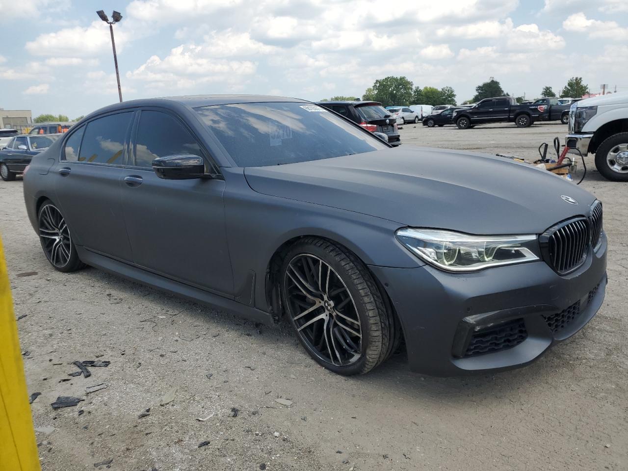 2017 BMW 750 I - Фото 4