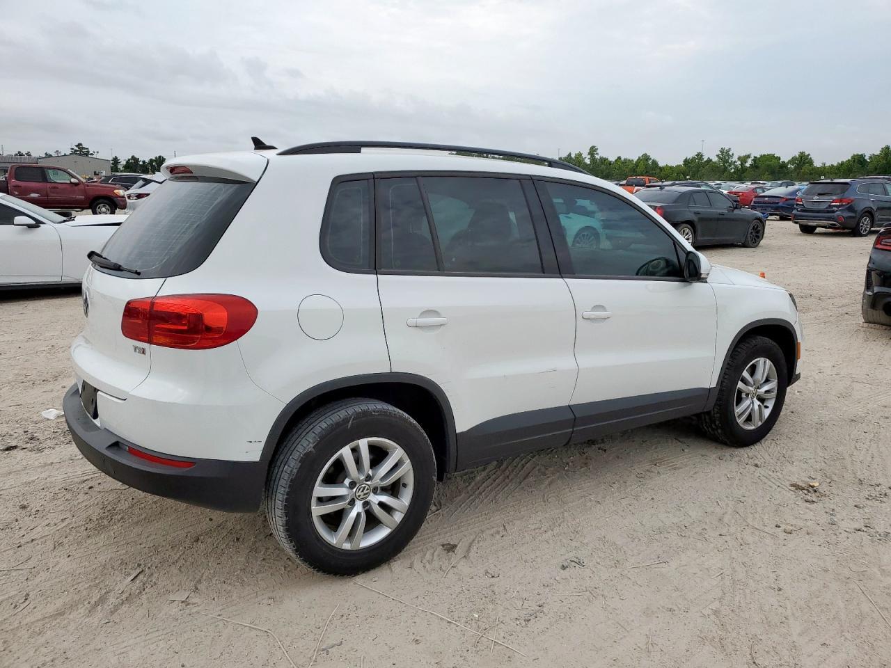 2017 Volkswagen Tiguan S - Фото 3